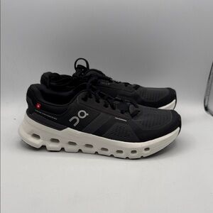On Running Cloud Runner women’s mis match pair 7 and 7.5 Black S25